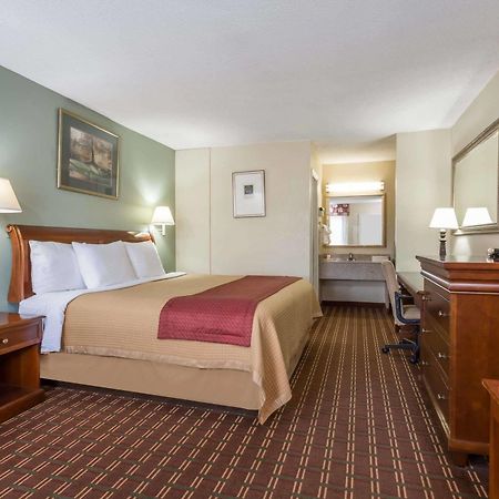 Days Inn By Wyndham Orangeburg Eksteriør billede