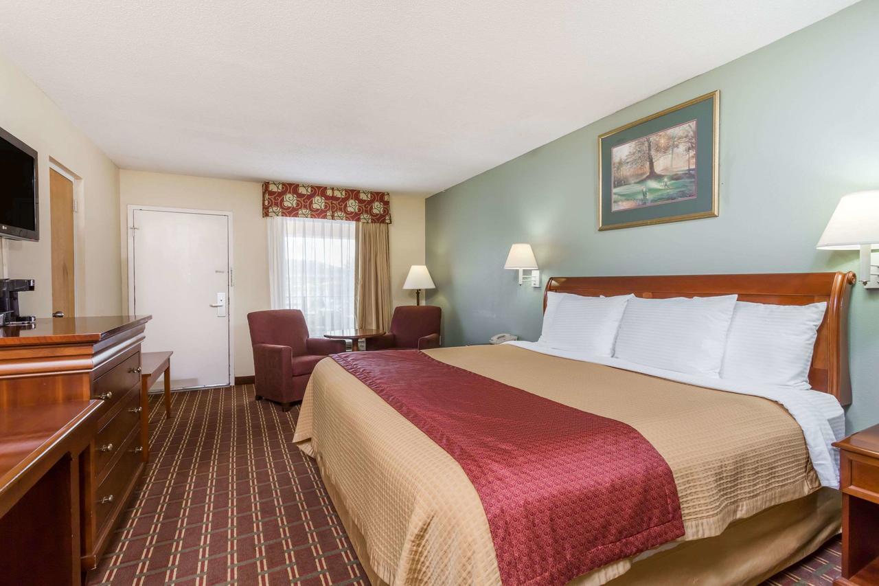 Days Inn By Wyndham Orangeburg Eksteriør billede
