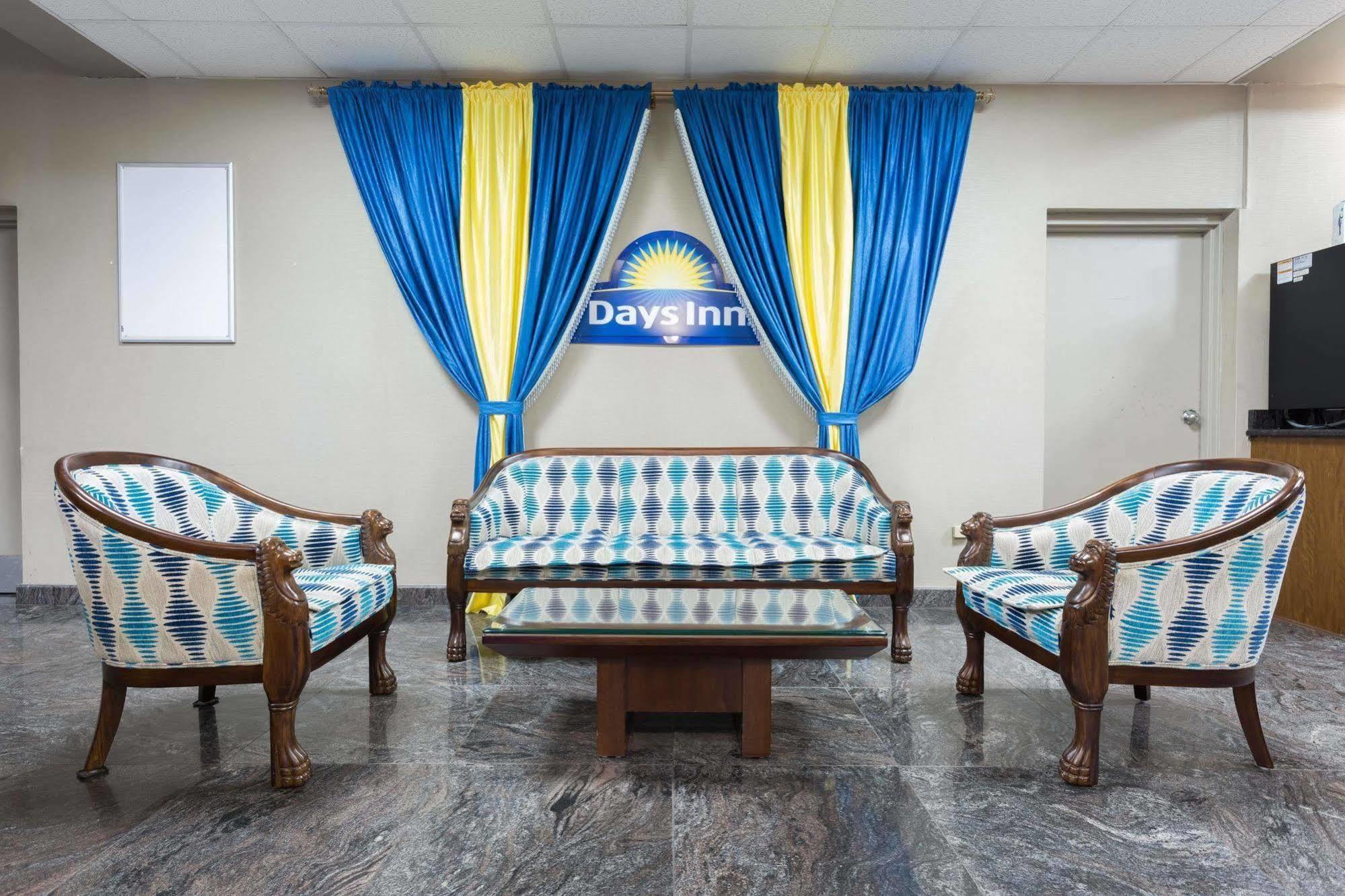 Days Inn By Wyndham Orangeburg Eksteriør billede