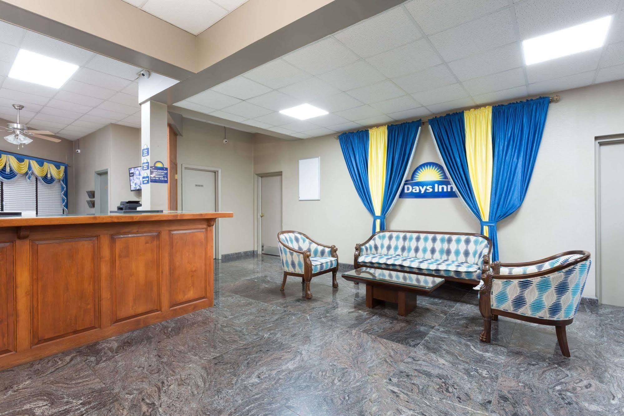 Days Inn By Wyndham Orangeburg Eksteriør billede
