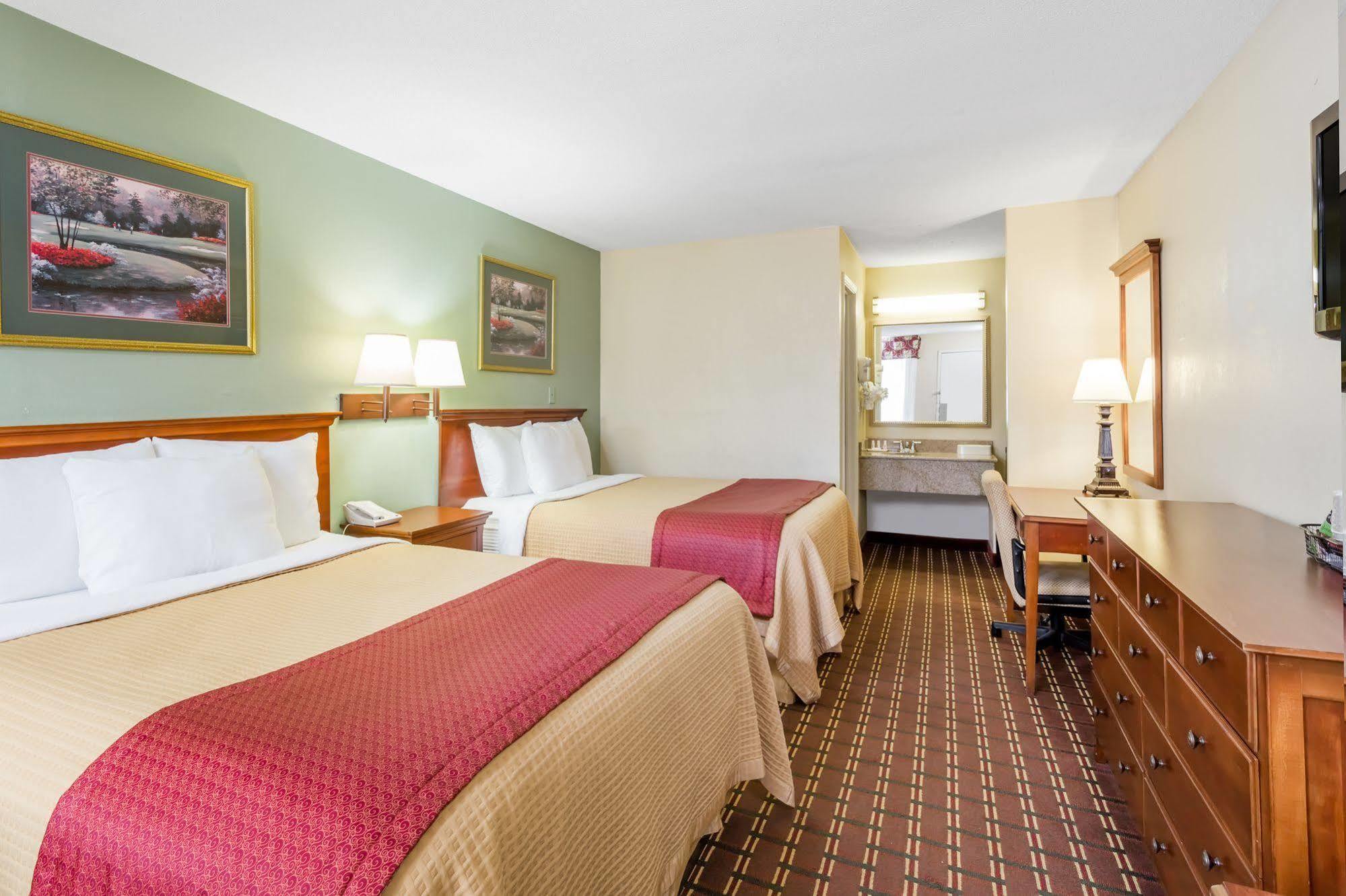 Days Inn By Wyndham Orangeburg Eksteriør billede