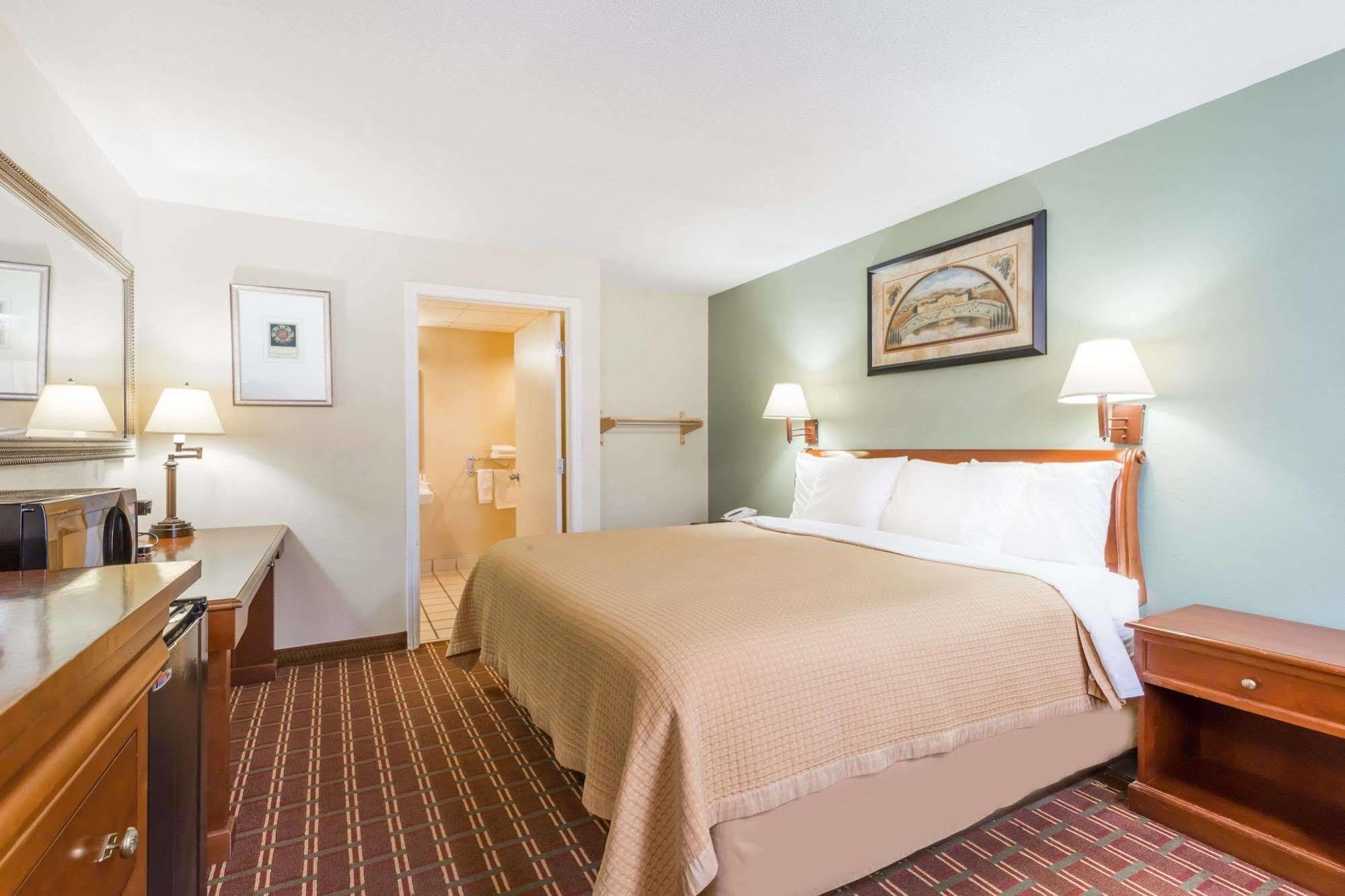 Days Inn By Wyndham Orangeburg Eksteriør billede