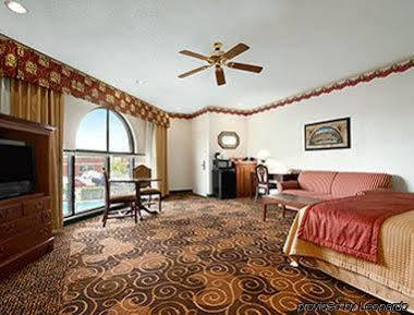 Days Inn By Wyndham Orangeburg Eksteriør billede